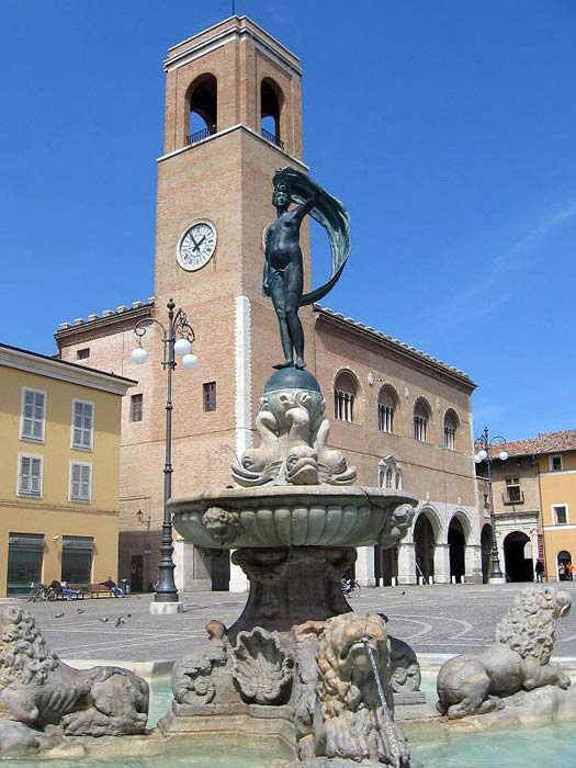 Le associazioni di categoria: «La riapertura della Corte rilancia anche il commercio»