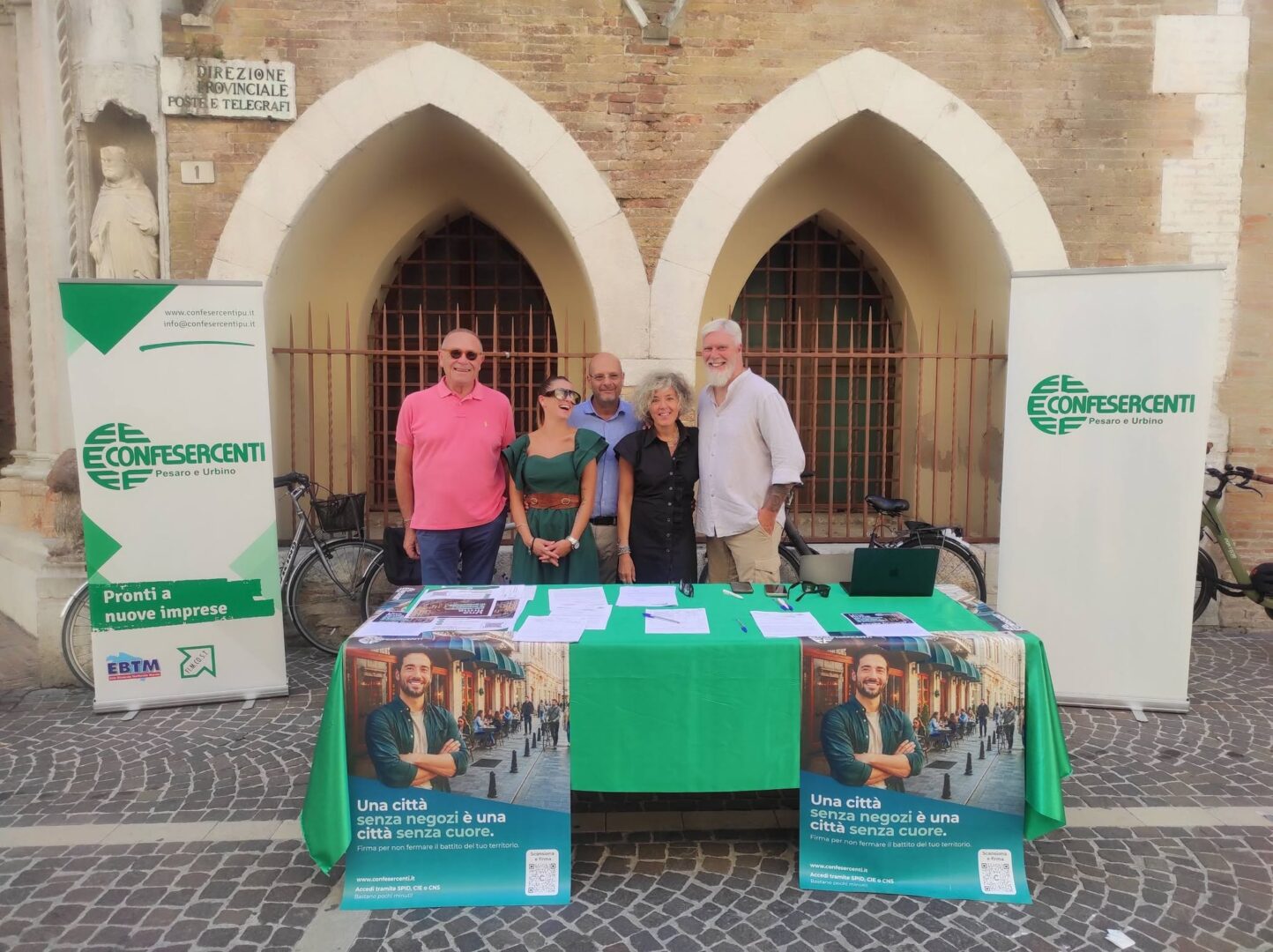 Tante le adesioni a sostegno della proposta di legge di Confesercenti a tutela del commercio di prossimità.